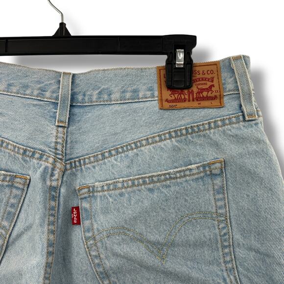 NEW Levi's 501 Distressed Denim shorts Size 31 Light Blue Frayed Jeans NWT - Picture 7 of 8